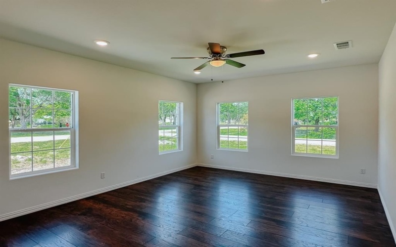 301 SW 6th Street, Kerens, TX 75144, 3 Habitaciones Habitaciones , ,2 BañosBaños,Residential,En Venta,301 SW 6th Street,0,21092997