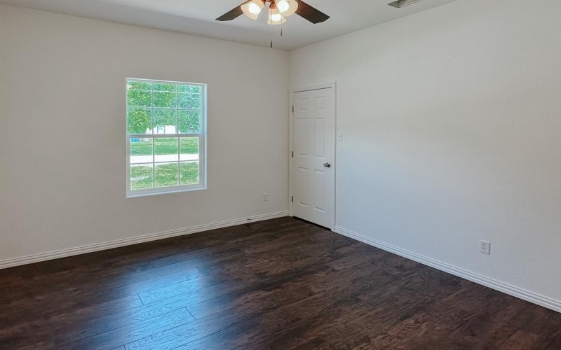301 SW 6th Street, Kerens, TX 75144, 3 Habitaciones Habitaciones , ,2 BañosBaños,Residential,En Venta,301 SW 6th Street,0,21092997