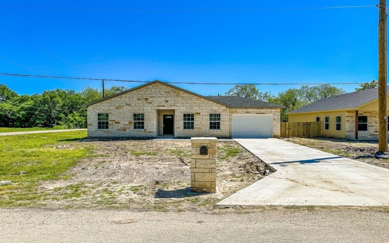 301 SW 6th Street, Kerens, TX 75144, 3 Habitaciones Habitaciones , ,2 BañosBaños,Residential,En Venta,301 SW 6th Street,0,21092997