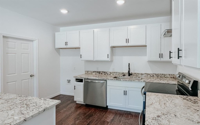 301 SW 6th Street, Kerens, TX 75144, 3 Habitaciones Habitaciones , ,2 BañosBaños,Residential,En Venta,301 SW 6th Street,0,21092997