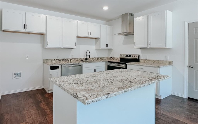 301 SW 6th Street, Kerens, TX 75144, 3 Habitaciones Habitaciones , ,2 BañosBaños,Residential,En Venta,301 SW 6th Street,0,21092997
