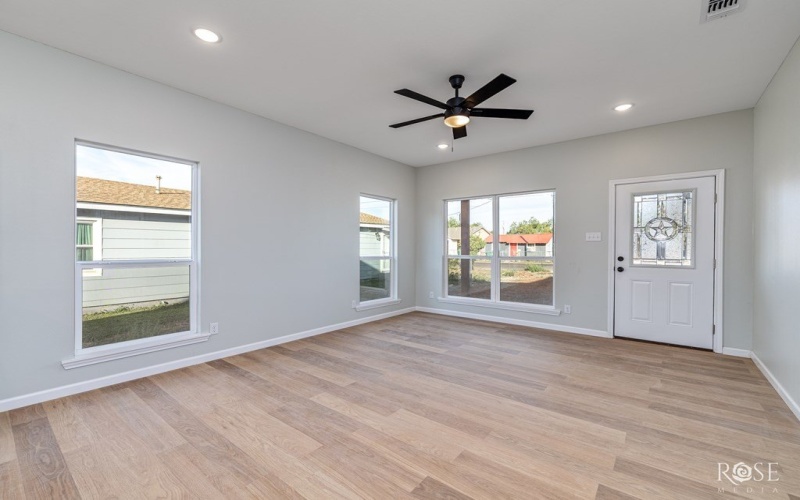 715 W 18th St, San Angelo, TX 76903, 3 Habitaciones Habitaciones , ,2 BañosBaños,Residential,En Venta,715 W 18th St,0,129486