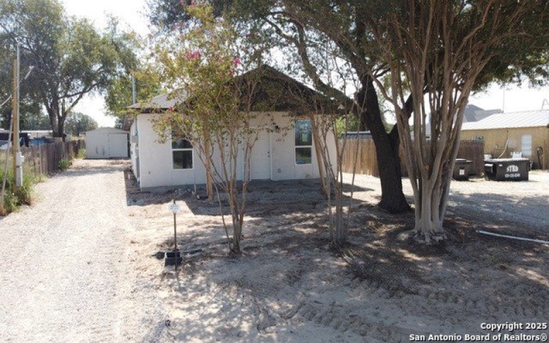 3274 N IH 35, Natalia, TX 78059, ,2 BathroomsBathrooms,Residential Multi Family,For Sale,3274 N IH 35,0,1909991