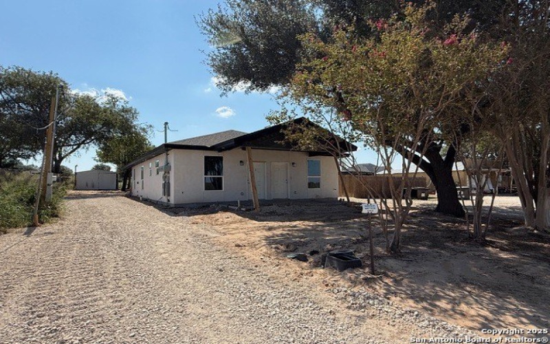 3274 N IH 35, Natalia, TX 78059, ,2 BathroomsBathrooms,Residential Multi Family,For Sale,3274 N IH 35,0,1909991