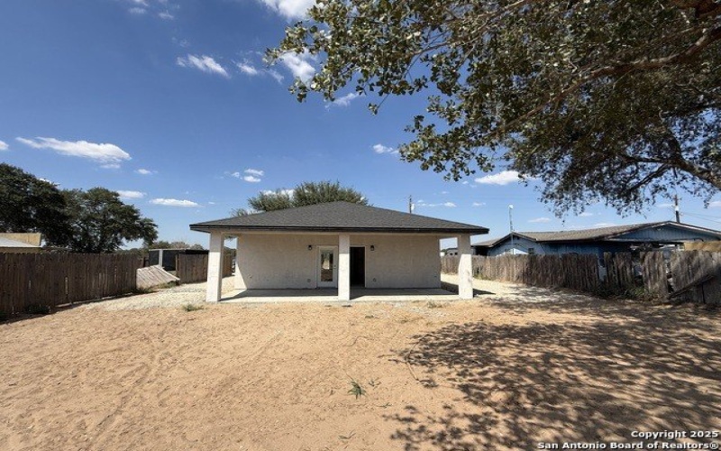 3274 N IH 35, Natalia, TX 78059, ,2 BathroomsBathrooms,Residential Multi Family,For Sale,3274 N IH 35,0,1909991
