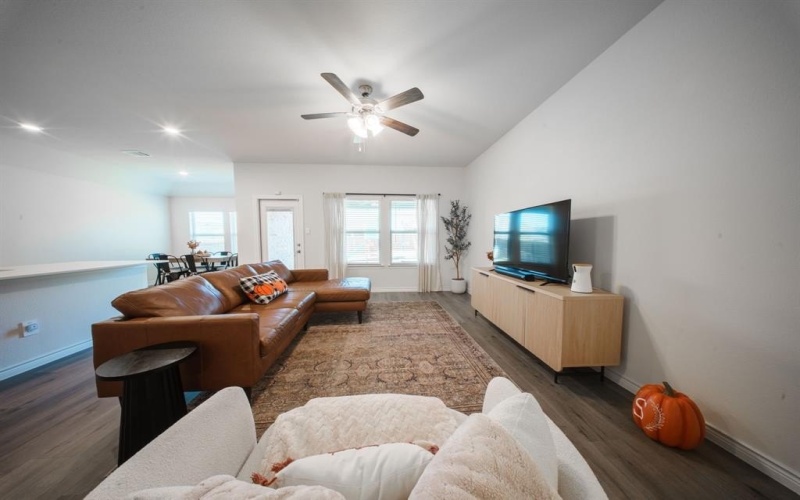 9913 Autumn Leaves Lane, Aubrey, TX 76227, 3 Habitaciones Habitaciones , ,2 BañosBaños,Residential,En Venta,9913 Autumn Leaves Lane,0,21089037