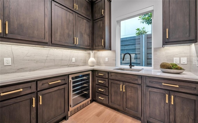 419 W Colorado Boulevard, Dallas, TX 75208, 4 Bedrooms Bedrooms, ,6 BathroomsBathrooms,Residential,For Sale,419 W Colorado Boulevard,0,21091369