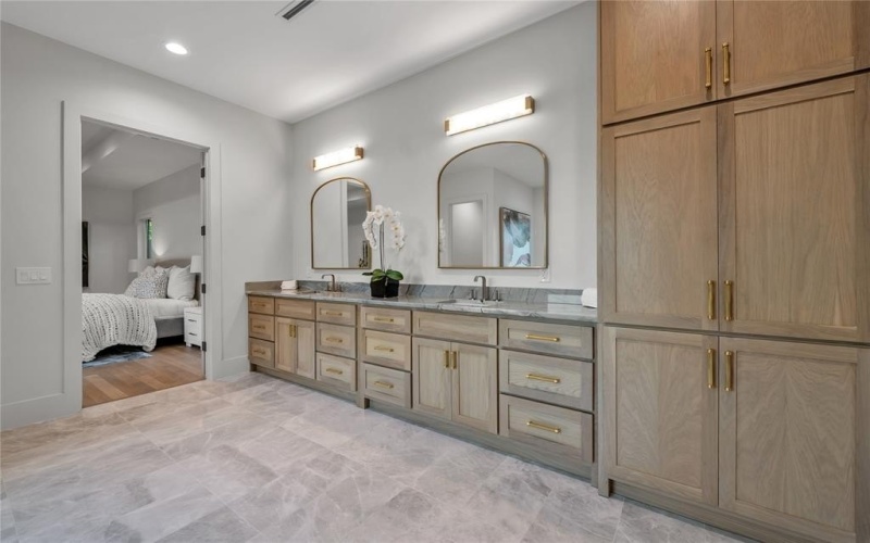 419 W Colorado Boulevard, Dallas, TX 75208, 4 Bedrooms Bedrooms, ,6 BathroomsBathrooms,Residential,For Sale,419 W Colorado Boulevard,0,21091369