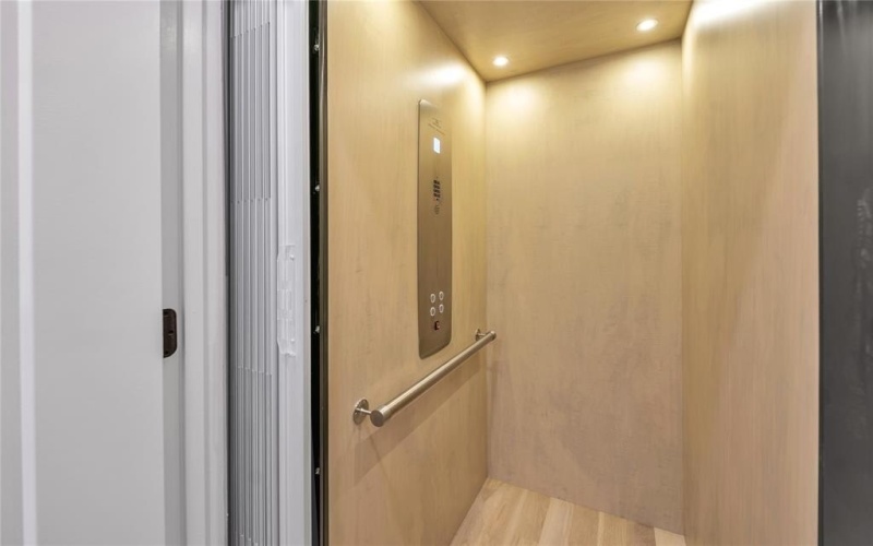 419 W Colorado Boulevard, Dallas, TX 75208, 4 Bedrooms Bedrooms, ,6 BathroomsBathrooms,Residential,For Sale,419 W Colorado Boulevard,0,21091369