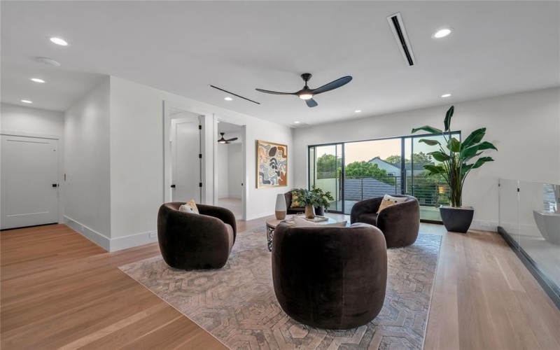 419 W Colorado Boulevard, Dallas, TX 75208, 4 Bedrooms Bedrooms, ,6 BathroomsBathrooms,Residential,For Sale,419 W Colorado Boulevard,0,21091369