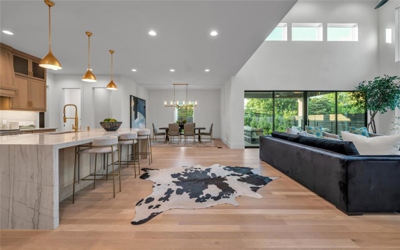 419 W Colorado Boulevard, Dallas, TX 75208, 4 Bedrooms Bedrooms, ,6 BathroomsBathrooms,Residential,For Sale,419 W Colorado Boulevard,0,21091369