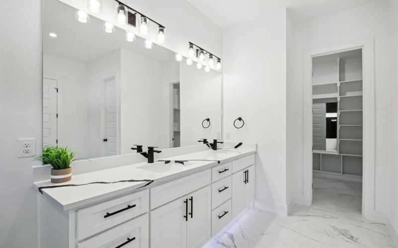2811 Fernwood Avenue, Dallas, TX 75216, 4 Habitaciones Habitaciones , ,5 BañosBaños,Residential,En Venta,2811 Fernwood Avenue,0,21092688