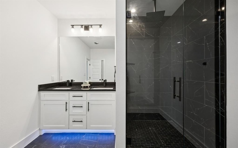 2811 Fernwood Avenue, Dallas, TX 75216, 4 Habitaciones Habitaciones , ,5 BañosBaños,Residential,En Venta,2811 Fernwood Avenue,0,21092688