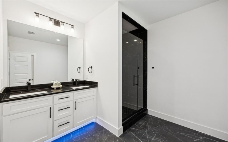2811 Fernwood Avenue, Dallas, TX 75216, 4 Habitaciones Habitaciones , ,5 BañosBaños,Residential,En Venta,2811 Fernwood Avenue,0,21092688