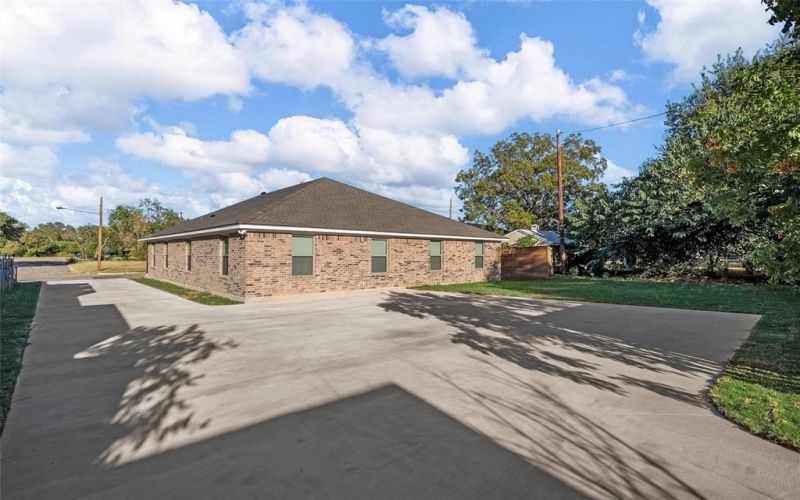 306 Lorraine Drive, Waco, TX 76707, 6 Bedrooms Bedrooms, ,5 BathroomsBathrooms,Residential Multi Family,For Sale,306 Lorraine Drive,0,21092737