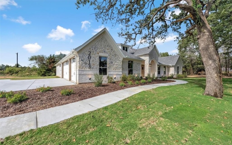 2013 Forest Bridge Drive, Azle, TX 76020, 4 Bedrooms Bedrooms, ,2 BathroomsBathrooms,Residential,For Sale,2013 Forest Bridge Drive,0,21092964