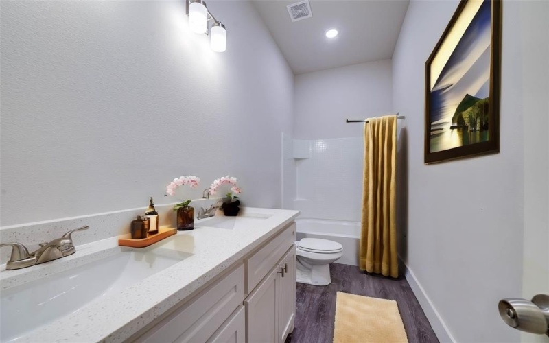 1044 W Ford Street, Denison, TX 75020, 3 Habitaciones Habitaciones , ,2 BañosBaños,Residential,En Venta,1044 W Ford Street,0,21093218