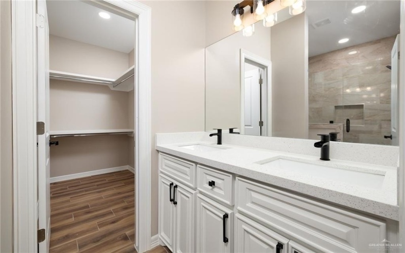 2262 Via Roma, Weslaco, TX 78596, 4 Bedrooms Bedrooms, ,2 BathroomsBathrooms,Residential,For Sale,2262 Via Roma,462073