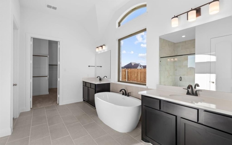 221 Pine Leaf Trail, Waxahachie, TX 75165, 4 Bedrooms Bedrooms, ,3 BathroomsBathrooms,Residential,For Sale,221 Pine Leaf Trail,0,21093385