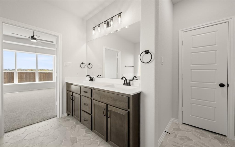 516 Waterford Park Boulevard, Weatherford, TX 76087, 4 Bedrooms Bedrooms, ,3 BathroomsBathrooms,Residential,For Sale,516 Waterford Park Boulevard,0,21093434