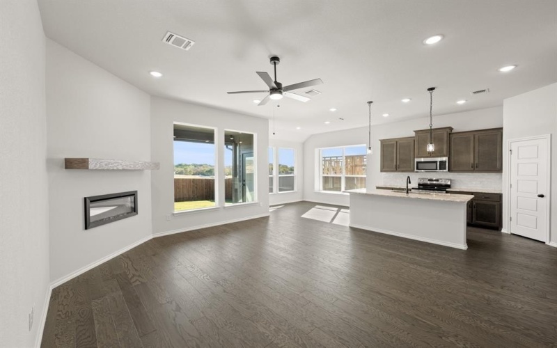 516 Waterford Park Boulevard, Weatherford, TX 76087, 4 Bedrooms Bedrooms, ,3 BathroomsBathrooms,Residential,For Sale,516 Waterford Park Boulevard,0,21093434