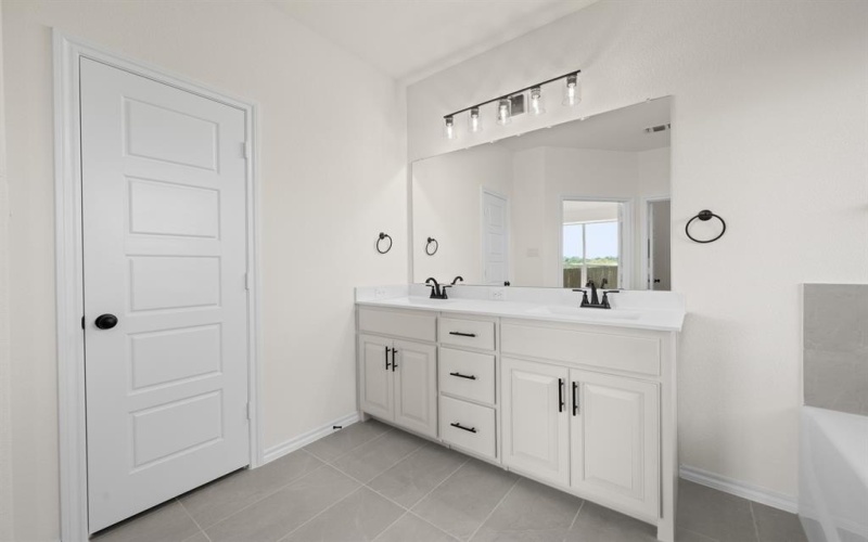 520 Waterford Park Boulevard, Weatherford, TX 76087, 5 Bedrooms Bedrooms, ,3 BathroomsBathrooms,Residential,For Sale,520 Waterford Park Boulevard,0,21093440