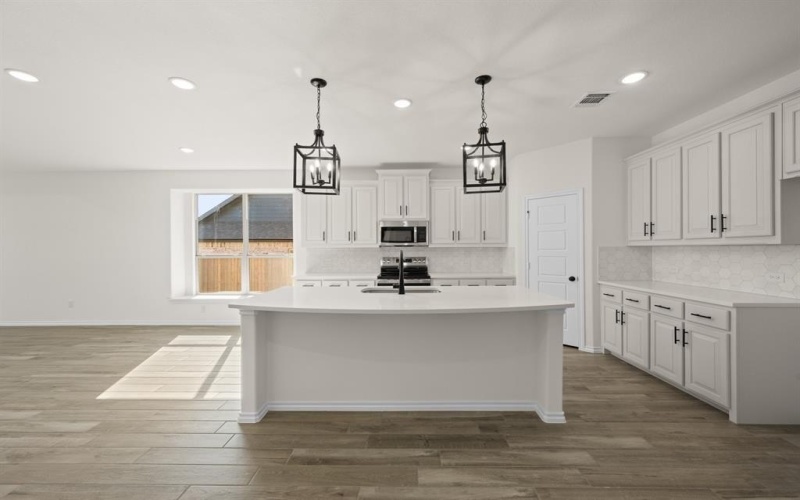 520 Waterford Park Boulevard, Weatherford, TX 76087, 5 Bedrooms Bedrooms, ,3 BathroomsBathrooms,Residential,For Sale,520 Waterford Park Boulevard,0,21093440