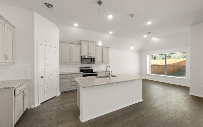 521 Waterford Park Boulevard, Weatherford, TX 76087, 3 Habitaciones Habitaciones , ,2 BañosBaños,Residential,En Venta,521 Waterford Park Boulevard,0,21093461