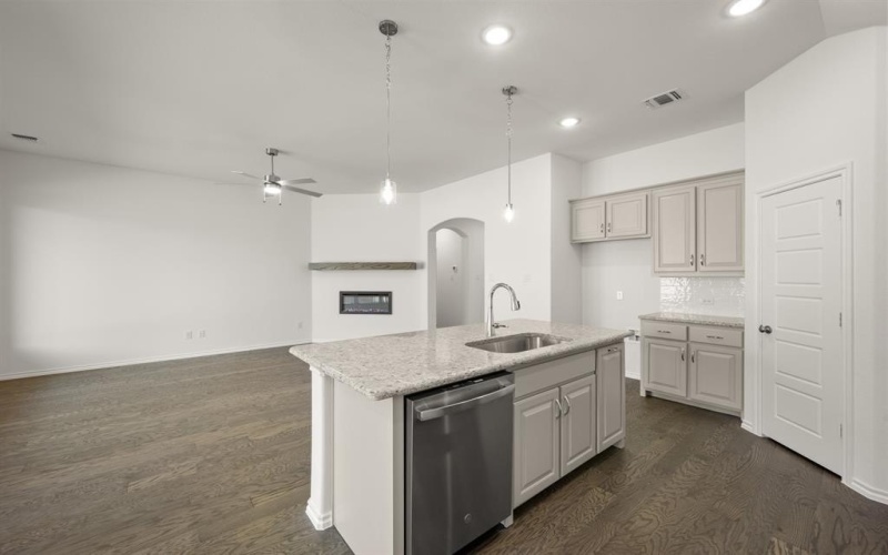 521 Waterford Park Boulevard, Weatherford, TX 76087, 3 Habitaciones Habitaciones , ,2 BañosBaños,Residential,En Venta,521 Waterford Park Boulevard,0,21093461