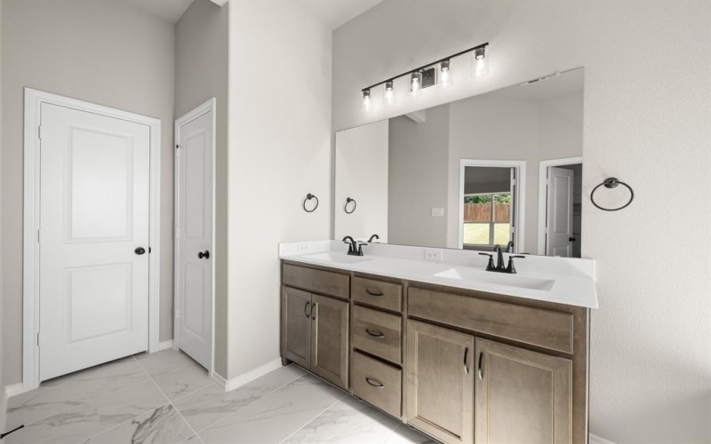 541 Waterford Park Boulevard, Weatherford, TX 76087, 3 Bedrooms Bedrooms, ,2 BathroomsBathrooms,Residential,For Sale,541 Waterford Park Boulevard,0,21093480