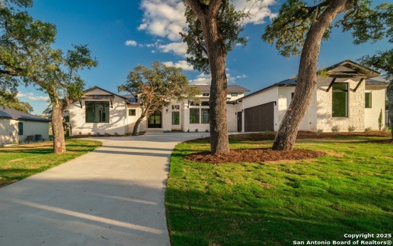 24403 Tres Arroyos, San Antonio, TX 78255, 3 Bedrooms Bedrooms, ,5 BathroomsBathrooms,Residential,For Sale,24403 Tres Arroyos,0,1917538