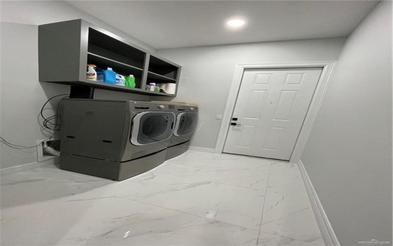 3308 E Kennedy Avenue, Alton, TX 78573, 4 Bedrooms Bedrooms, ,3 BathroomsBathrooms,Residential,For Sale,3308 E Kennedy Avenue,0,483887