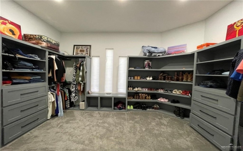 3308 E Kennedy Avenue, Alton, TX 78573, 4 Bedrooms Bedrooms, ,3 BathroomsBathrooms,Residential,For Sale,3308 E Kennedy Avenue,0,483887