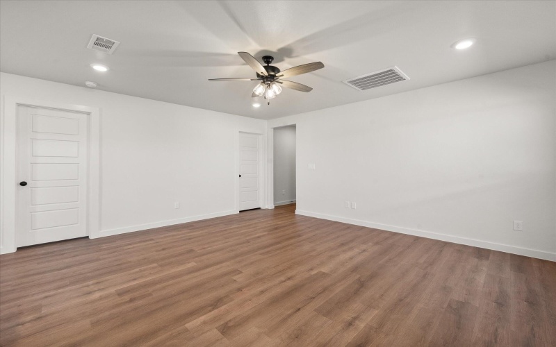 1612 N Clinton Avenue, Lubbock, TX 79416, 2 Bedrooms Bedrooms, ,2 BathroomsBathrooms,Residential,For Sale,1612 N Clinton Avenue,0,202562219