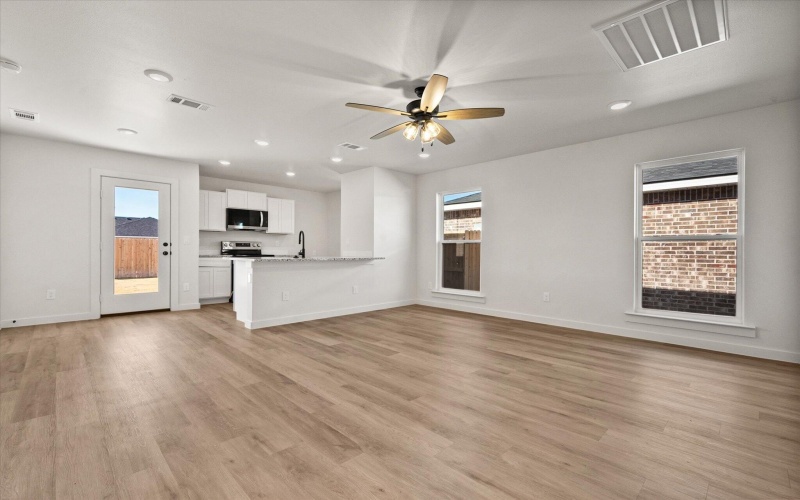 1611 N Clinton Avenue, Lubbock, TX 79416, 2 Habitaciones Habitaciones , ,2 BañosBaños,Residential,En Venta,1611 N Clinton Avenue,0,202562221