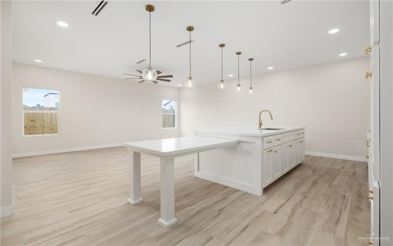 2505 E Solar Drive, Mission, TX 78574, 3 Bedrooms Bedrooms, ,3 BathroomsBathrooms,Residential,For Sale,2505 E Solar Drive,467992