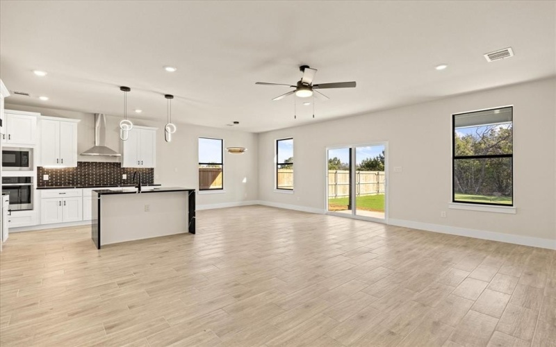 2317 Neches Street, Granbury, TX 76048, 4 Habitaciones Habitaciones , ,2 BañosBaños,Residential,En Venta,2317 Neches Street,0,21089900
