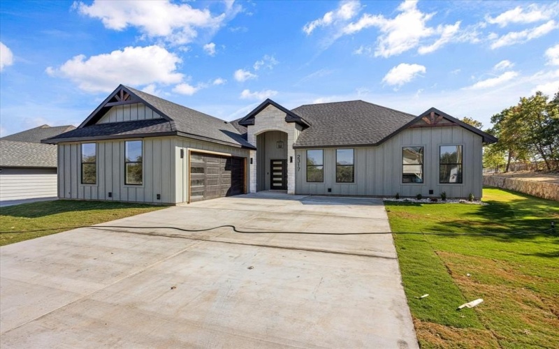 2317 Neches Street, Granbury, TX 76048, 4 Habitaciones Habitaciones , ,2 BañosBaños,Residential,En Venta,2317 Neches Street,0,21089900