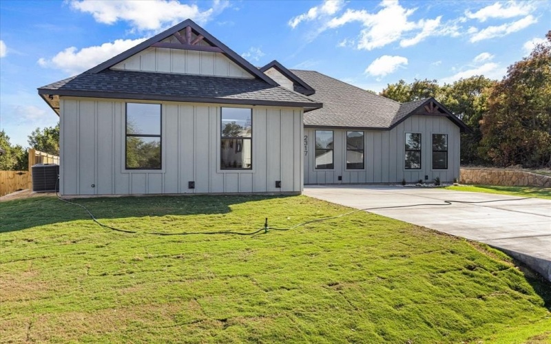 2317 Neches Street, Granbury, TX 76048, 4 Habitaciones Habitaciones , ,2 BañosBaños,Residential,En Venta,2317 Neches Street,0,21089900