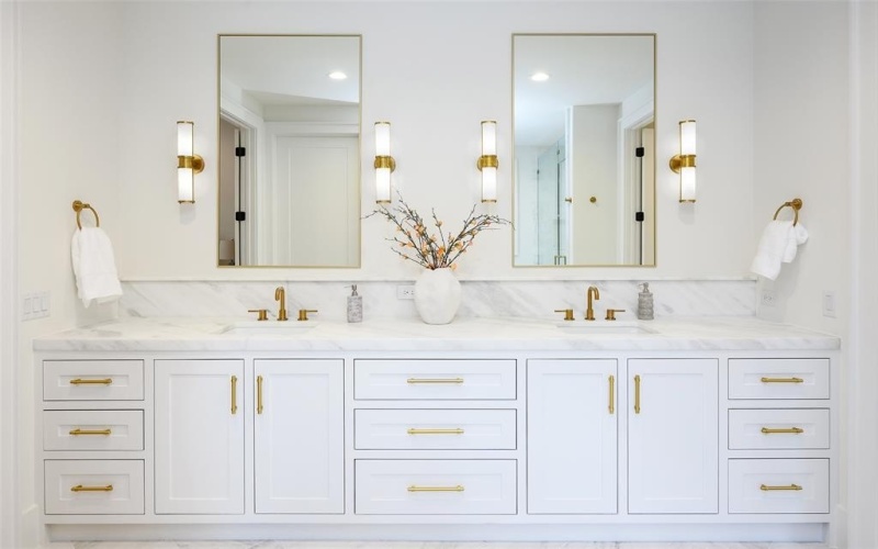5939 Marquita Avenue, Dallas, TX 75206, 4 Bedrooms Bedrooms, ,5 BathroomsBathrooms,Residential,For Sale,5939 Marquita Avenue,0,21094734