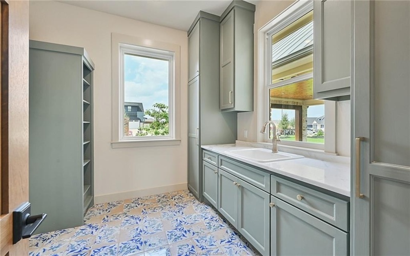 2317 Storyteller, College Station, TX 77845, 5 Bedrooms Bedrooms, ,7 BathroomsBathrooms,Residential,For Sale,2317 Storyteller,0,25011135