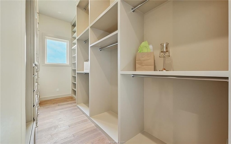 2317 Storyteller, College Station, TX 77845, 5 Bedrooms Bedrooms, ,7 BathroomsBathrooms,Residential,For Sale,2317 Storyteller,0,25011135