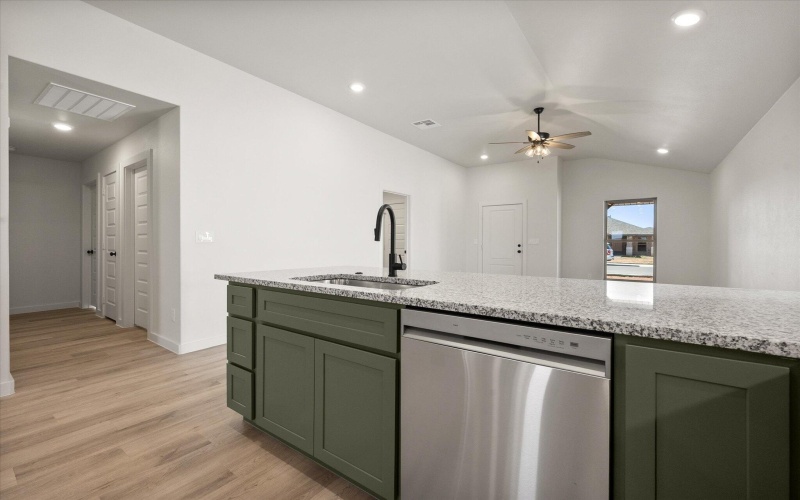 2018 Cottonwood Avenue, Wolfforth, TX 79382, 3 Habitaciones Habitaciones , ,2 BañosBaños,Residential,En Venta,2018 Cottonwood Avenue,0,202562259