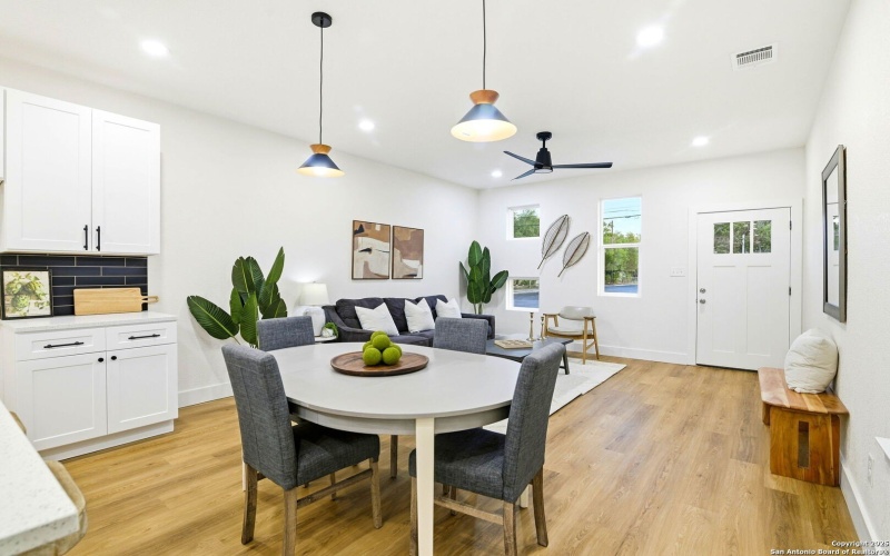 1801 W Southcross Blvd, San Antonio, TX 78211, 3 Habitaciones Habitaciones , ,3 BañosBaños,Residential,En Venta,1801 W Southcross Blvd,0,1918085