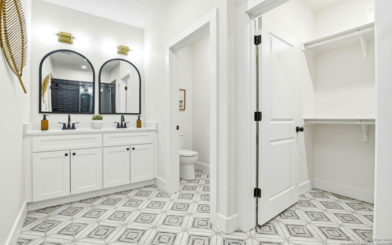 1801 W Southcross Blvd, San Antonio, TX 78211, 3 Habitaciones Habitaciones , ,3 BañosBaños,Residential,En Venta,1801 W Southcross Blvd,0,1918085