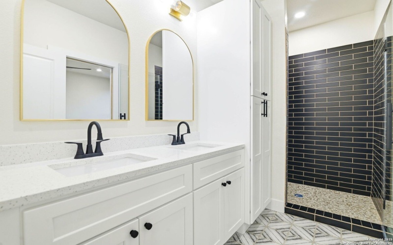 1801 W Southcross Blvd, San Antonio, TX 78211, 3 Habitaciones Habitaciones , ,3 BañosBaños,Residential,En Venta,1801 W Southcross Blvd,0,1918085