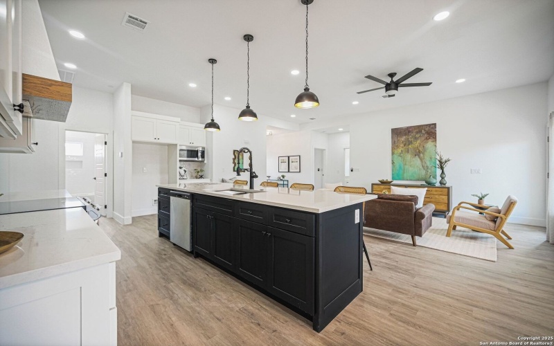 100 S Micah Andrews, Blanco, TX 78606, 4 Habitaciones Habitaciones , ,3 BañosBaños,Residential,En Venta,100 S Micah Andrews,0,1918089