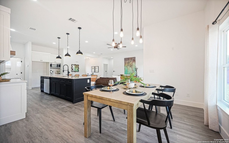 100 S Micah Andrews, Blanco, TX 78606, 4 Habitaciones Habitaciones , ,3 BañosBaños,Residential,En Venta,100 S Micah Andrews,0,1918089