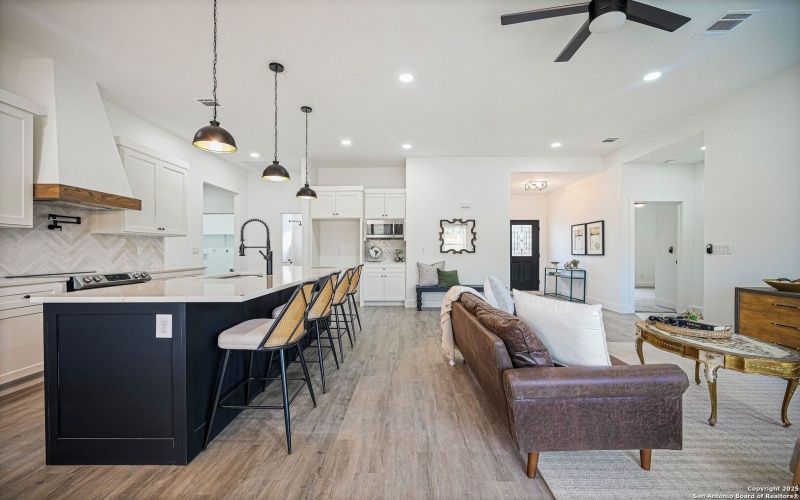 100 S Micah Andrews, Blanco, TX 78606, 4 Habitaciones Habitaciones , ,3 BañosBaños,Residential,En Venta,100 S Micah Andrews,0,1918089