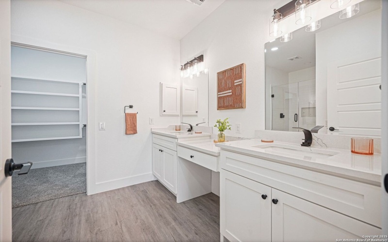 100 S Micah Andrews, Blanco, TX 78606, 4 Habitaciones Habitaciones , ,3 BañosBaños,Residential,En Venta,100 S Micah Andrews,0,1918089